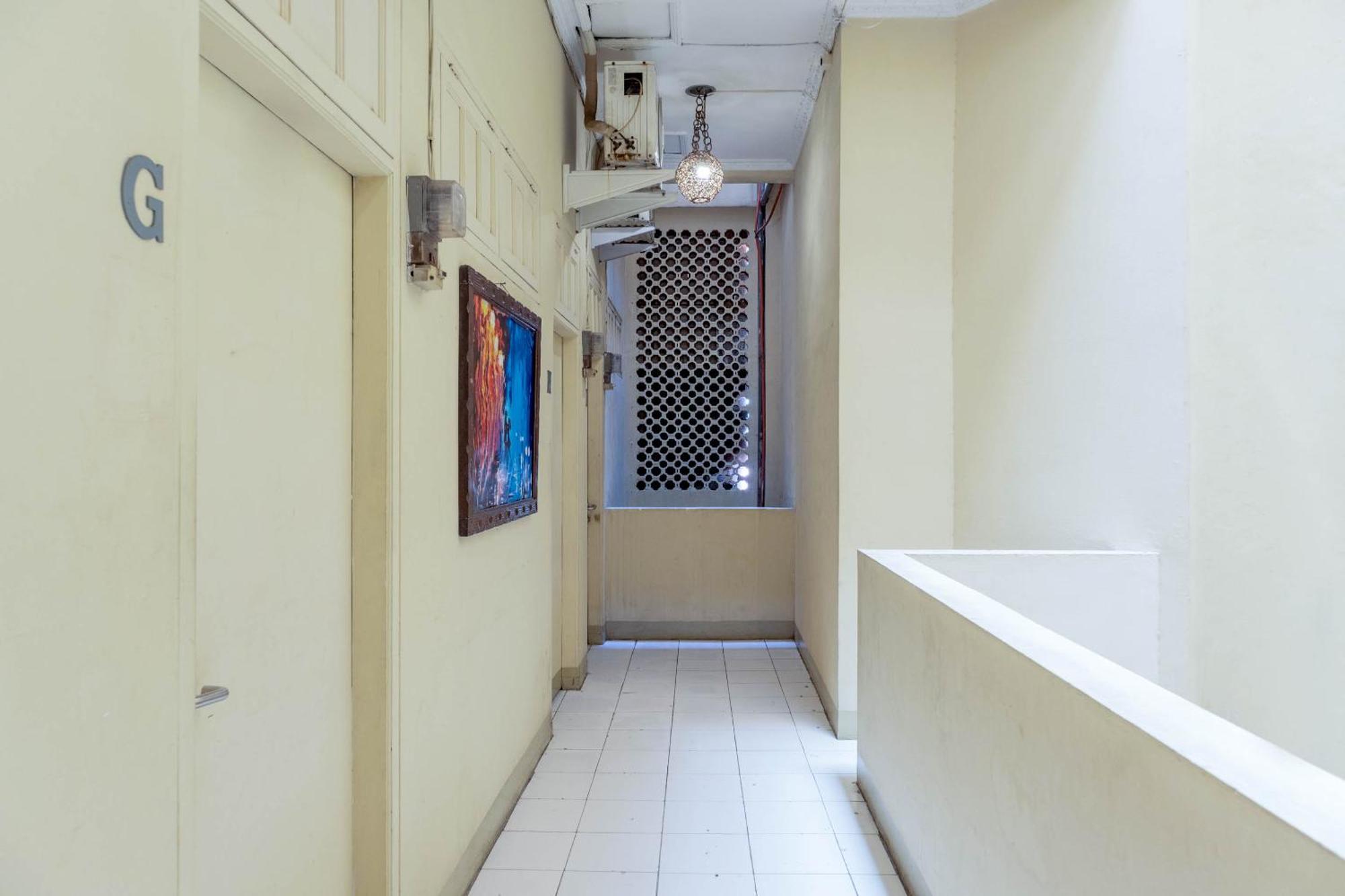 Oyo 1111 Pasar Baru Inn Jakarta Buitenkant foto