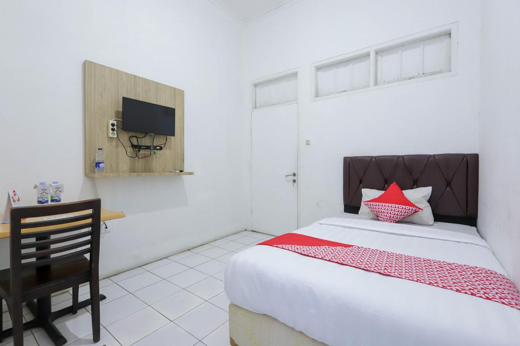 Oyo 1111 Pasar Baru Inn Jakarta Buitenkant foto