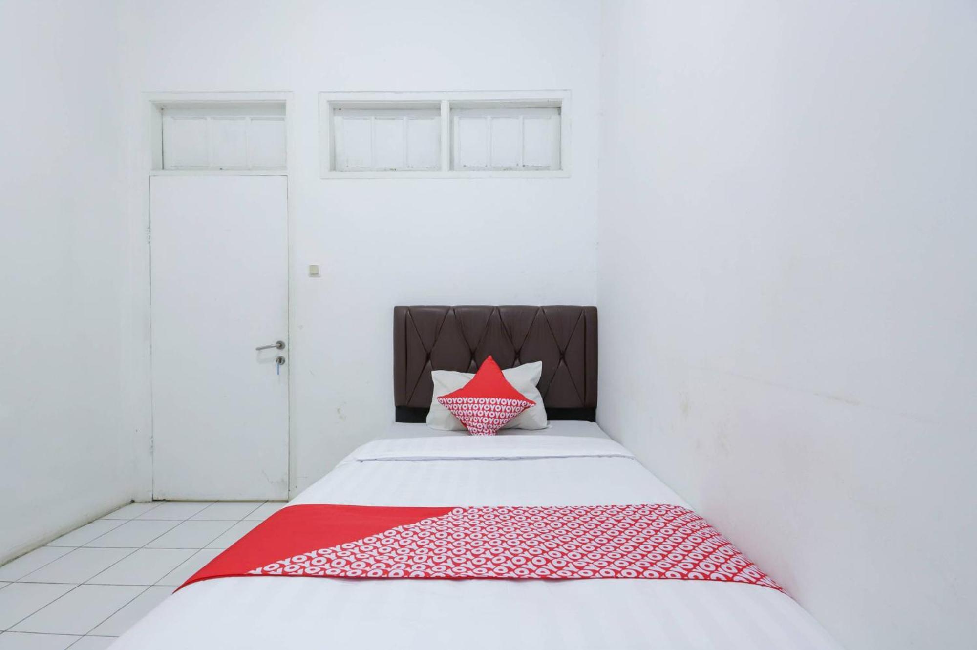 Oyo 1111 Pasar Baru Inn Jakarta Buitenkant foto