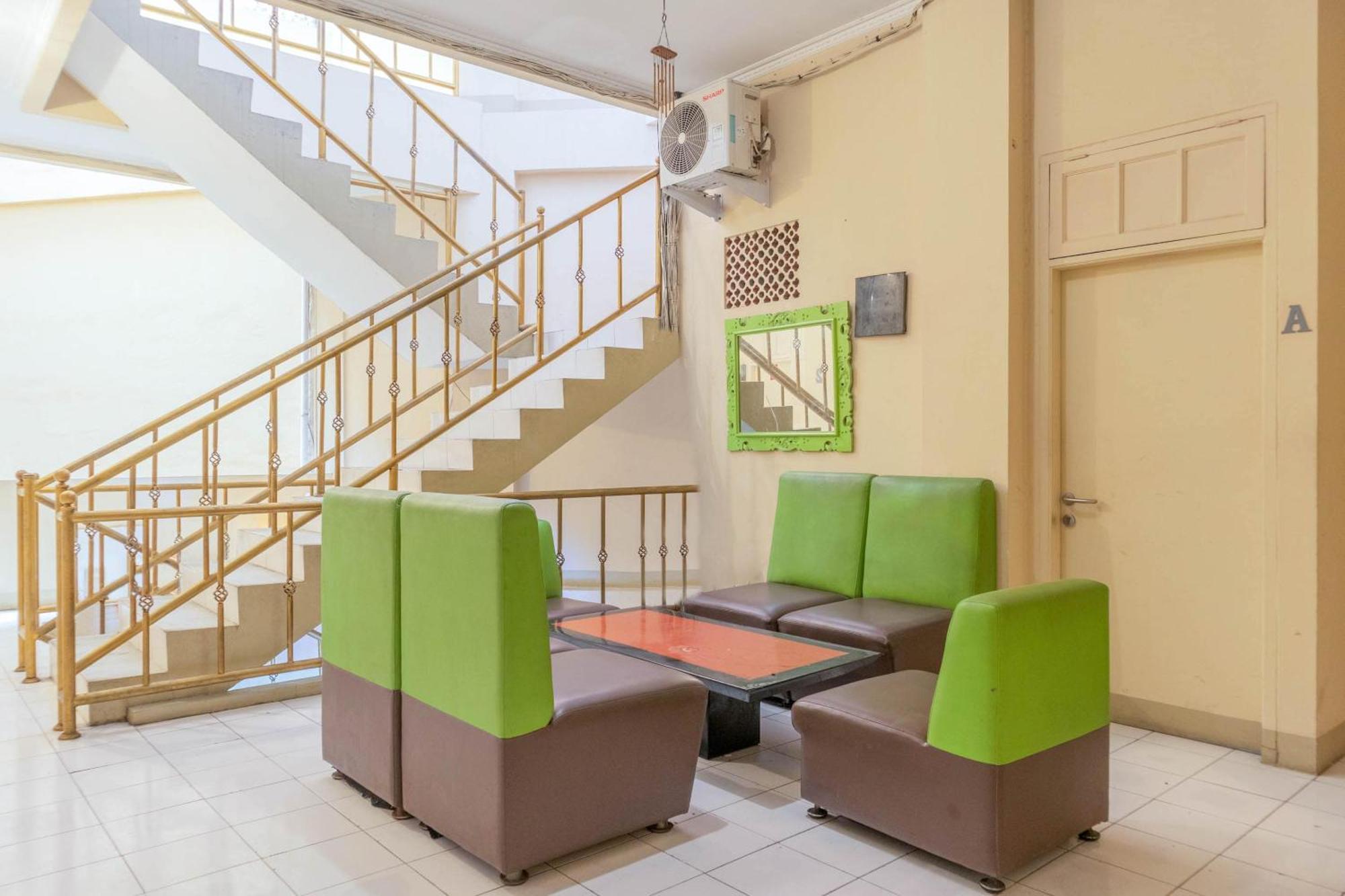 Oyo 1111 Pasar Baru Inn Jakarta Buitenkant foto