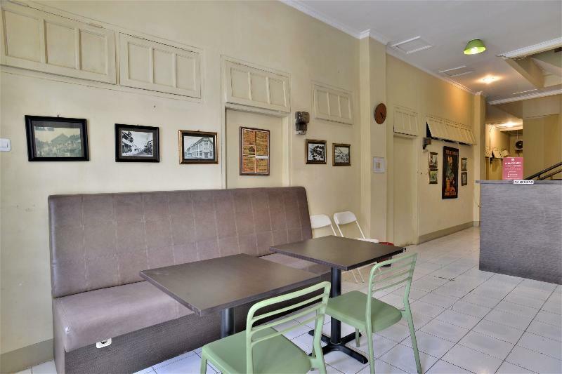 Oyo 1111 Pasar Baru Inn Jakarta Buitenkant foto